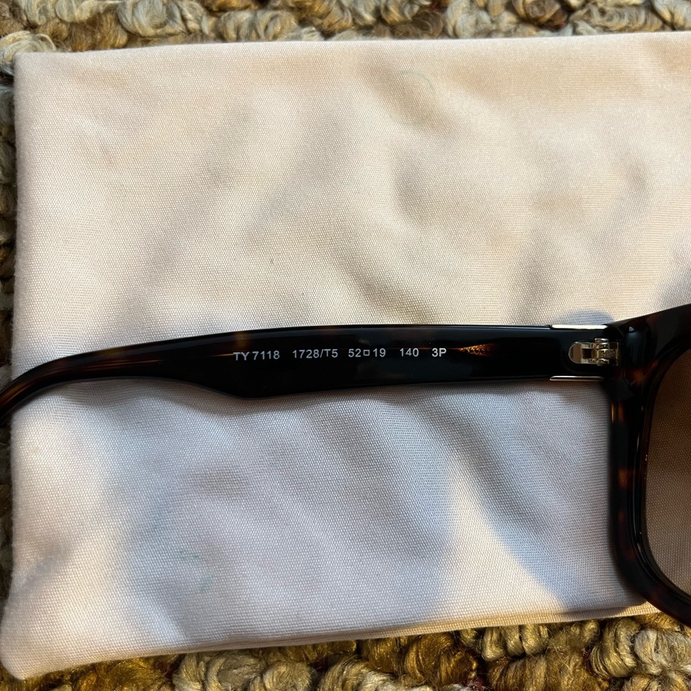 Women’s Tory Burch polarized sunglasses! Only worn twice!! - Picture 6 of 6
